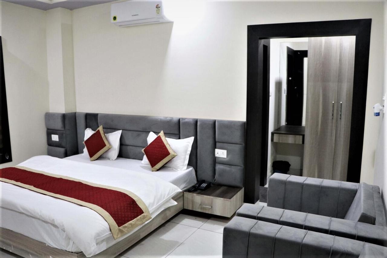 Hotel Blue Pine ハリドワール エクステリア 写真