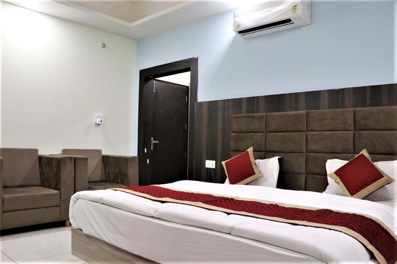 Hotel Blue Pine ハリドワール エクステリア 写真