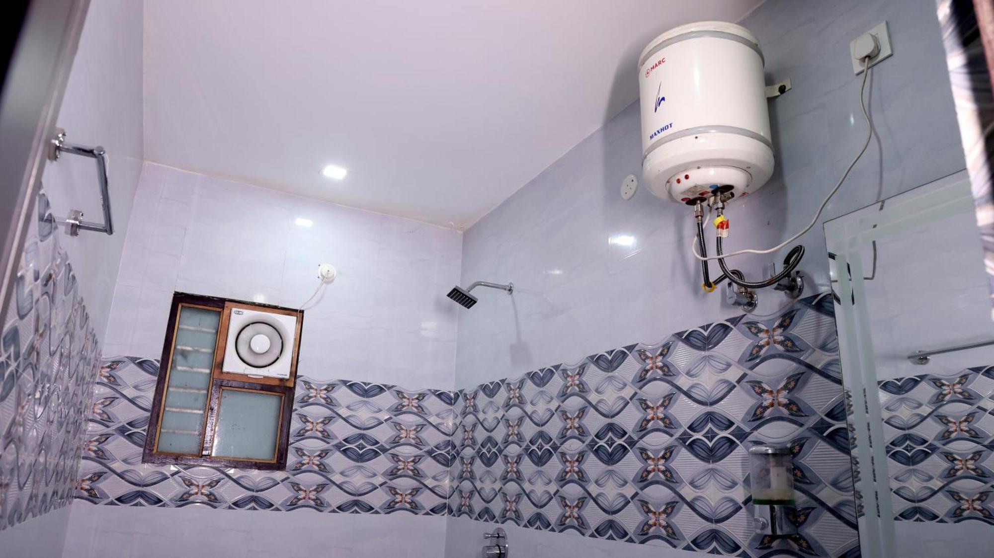 Hotel Blue Pine ハリドワール エクステリア 写真