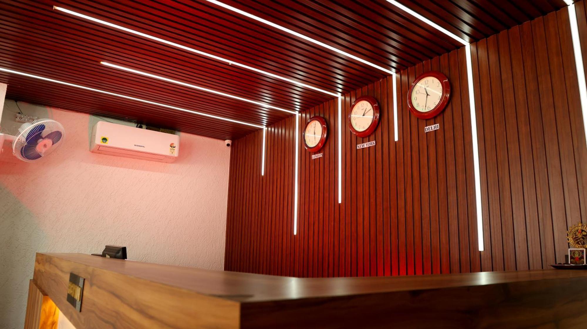Hotel Blue Pine ハリドワール エクステリア 写真